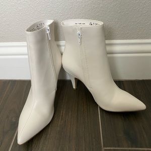 BRAND NEW Carlos Santana White Heeled Booties 6.5